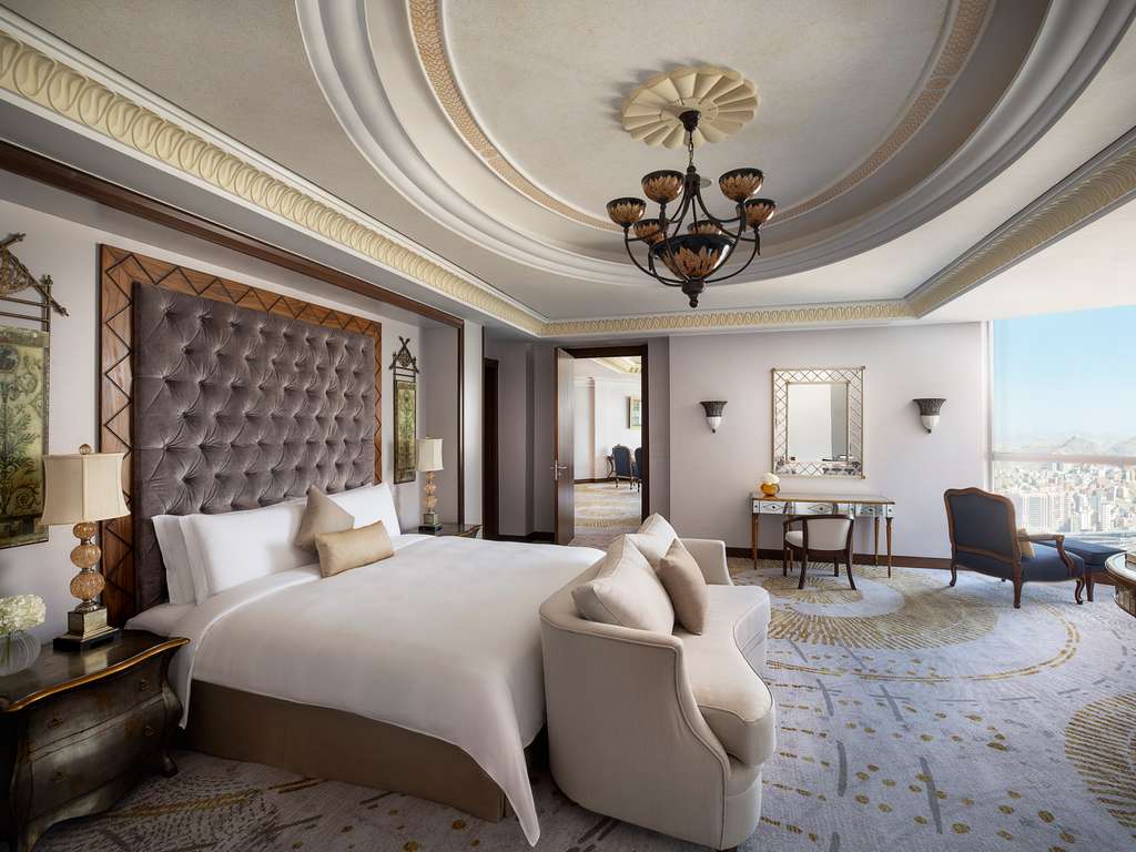 Luxury hotel suite for a tailored Custom package